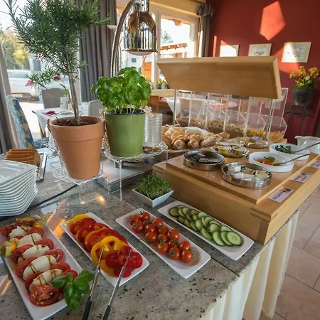 Der Marienhof Garni Otel 4*