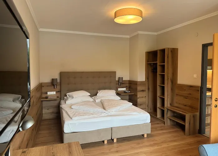 Der Marienhof Garni מלון