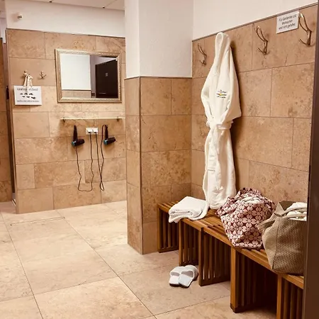 Der Marienhof Garni Hotel 4*